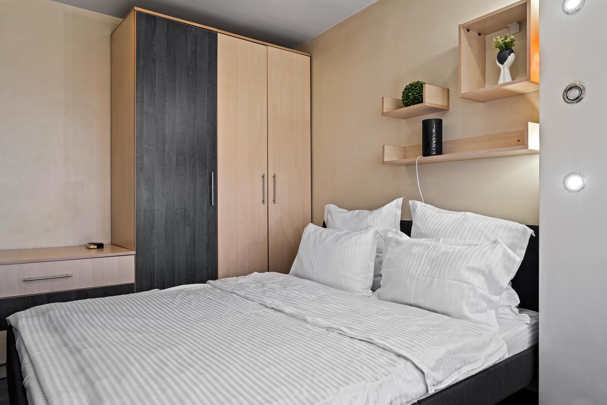 4 Rooms Unirii 47 Бухарест Екстер'єр фото